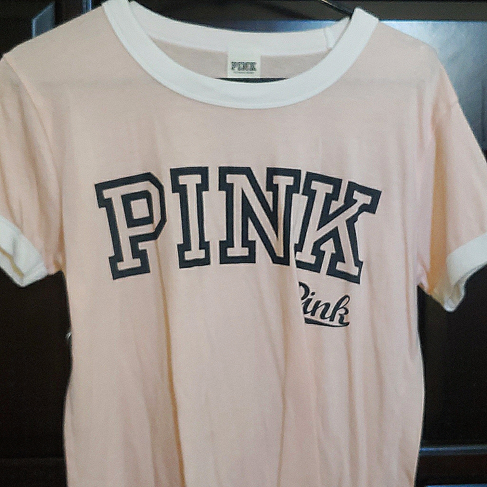 PINK/ VS tshirt